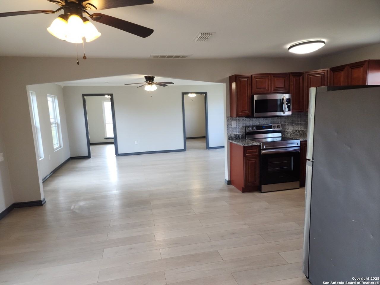 20335 Campbellton Rd - Photo 6 of 16