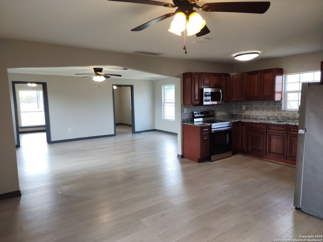 20335 Campbellton Rd - Photo 7 of 16
