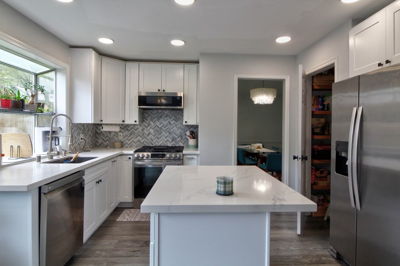 940 223rd Pl Ne - Photo 2 of 17