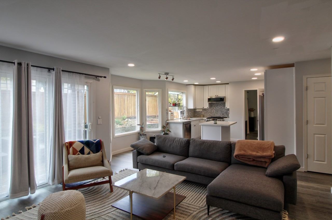 940 223rd Pl Ne - Photo 3 of 17