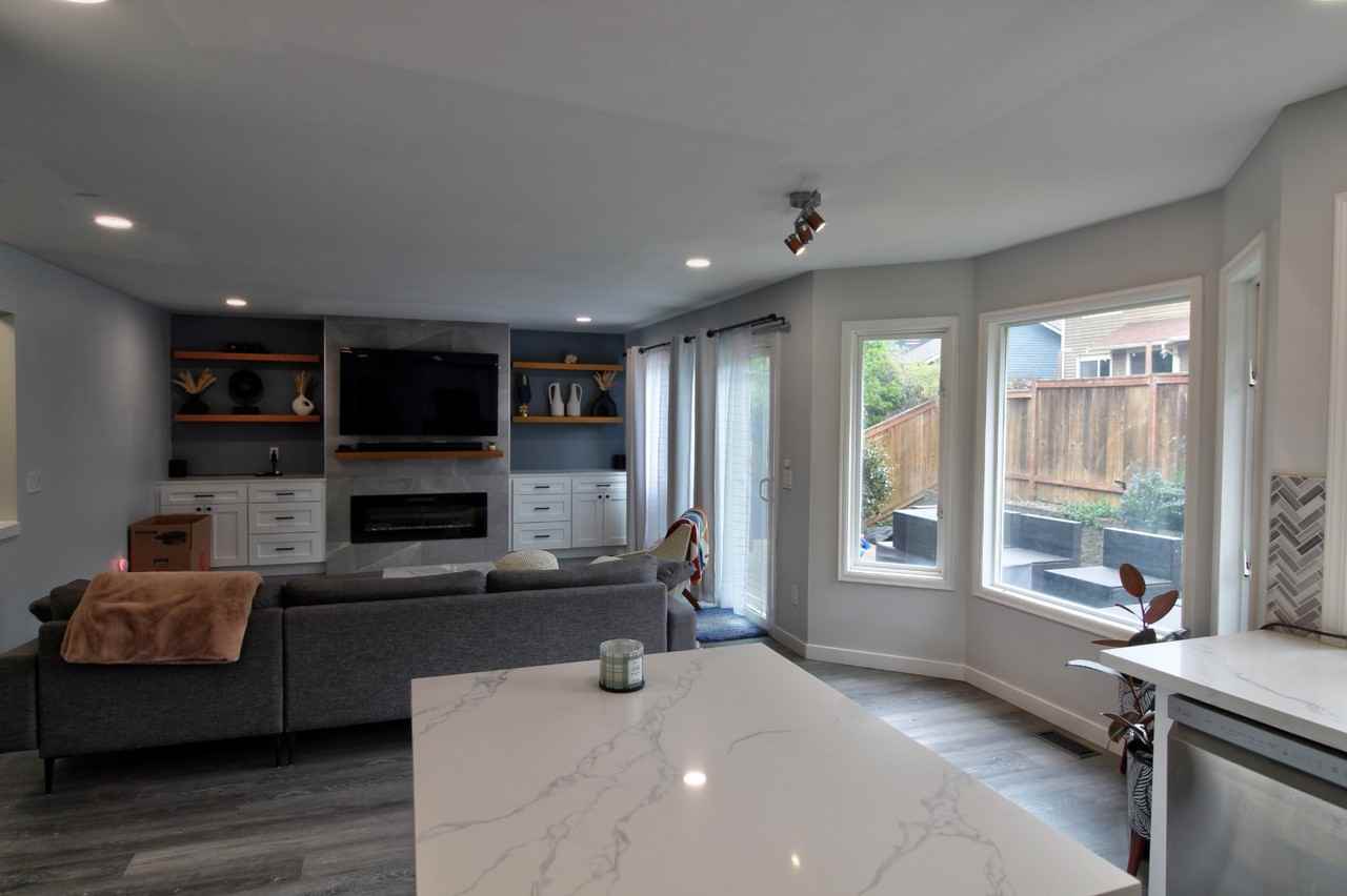 940 223rd Pl Ne - Photo 4 of 17