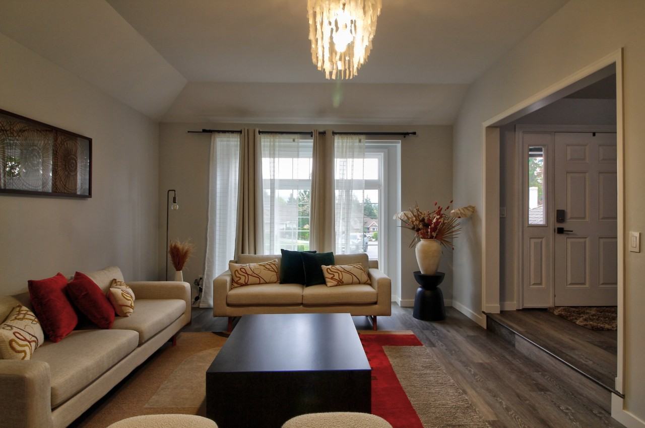 940 223rd Pl Ne - Photo 5 of 17