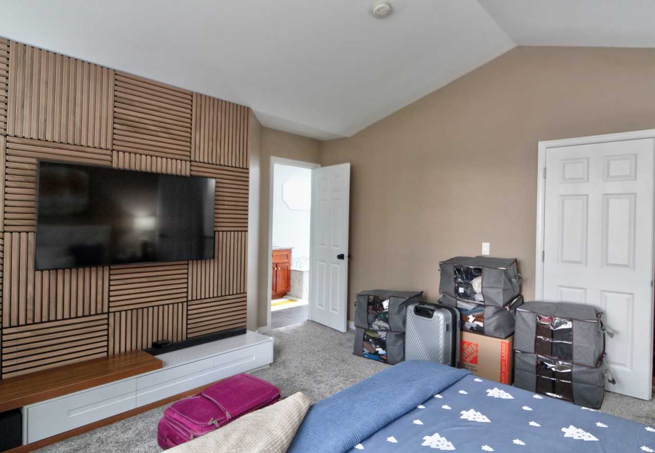 940 223rd Pl Ne - Photo 7 of 17