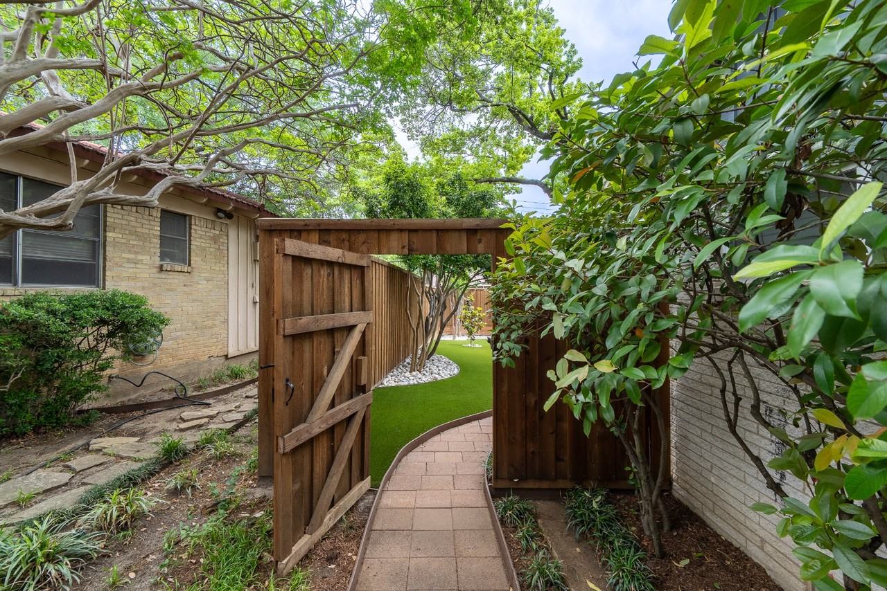 13424 Spring Grove Ave - Photo 3 of 11