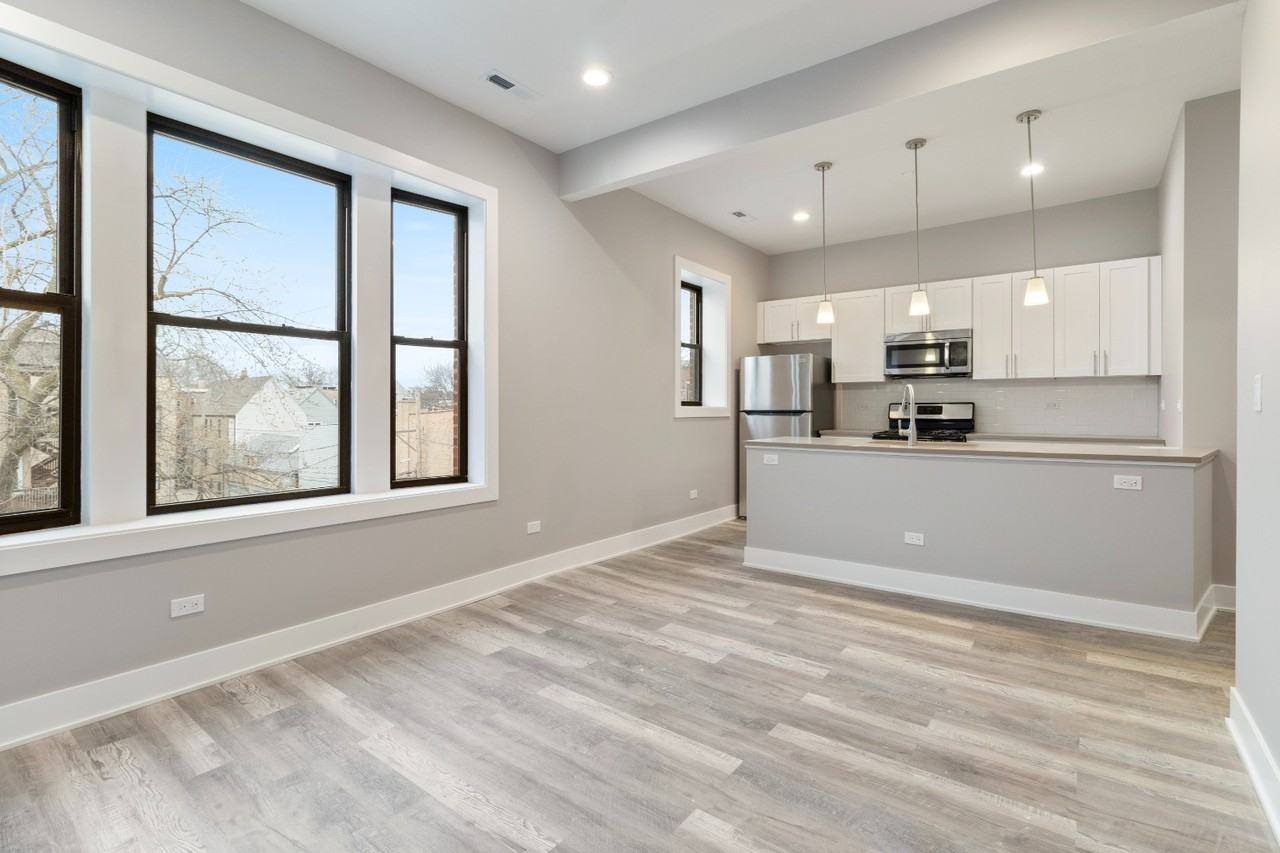 859 N Hoyne Ave #2B