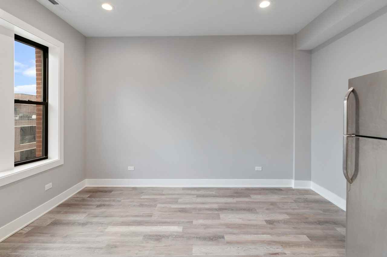 859 N Hoyne Ave #2B - Photo 3 of 7