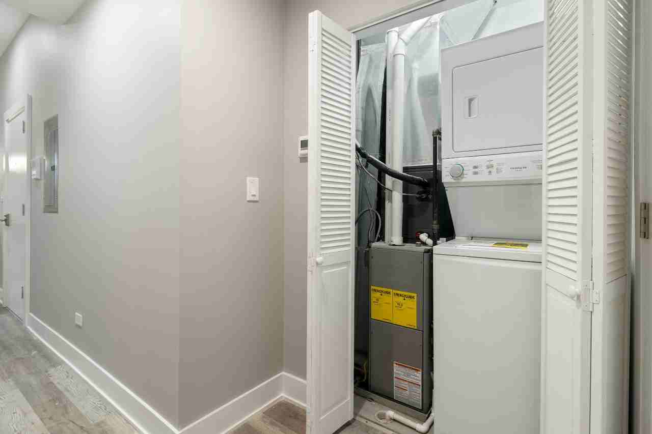 859 N Hoyne Ave #2B - Photo 7 of 7
