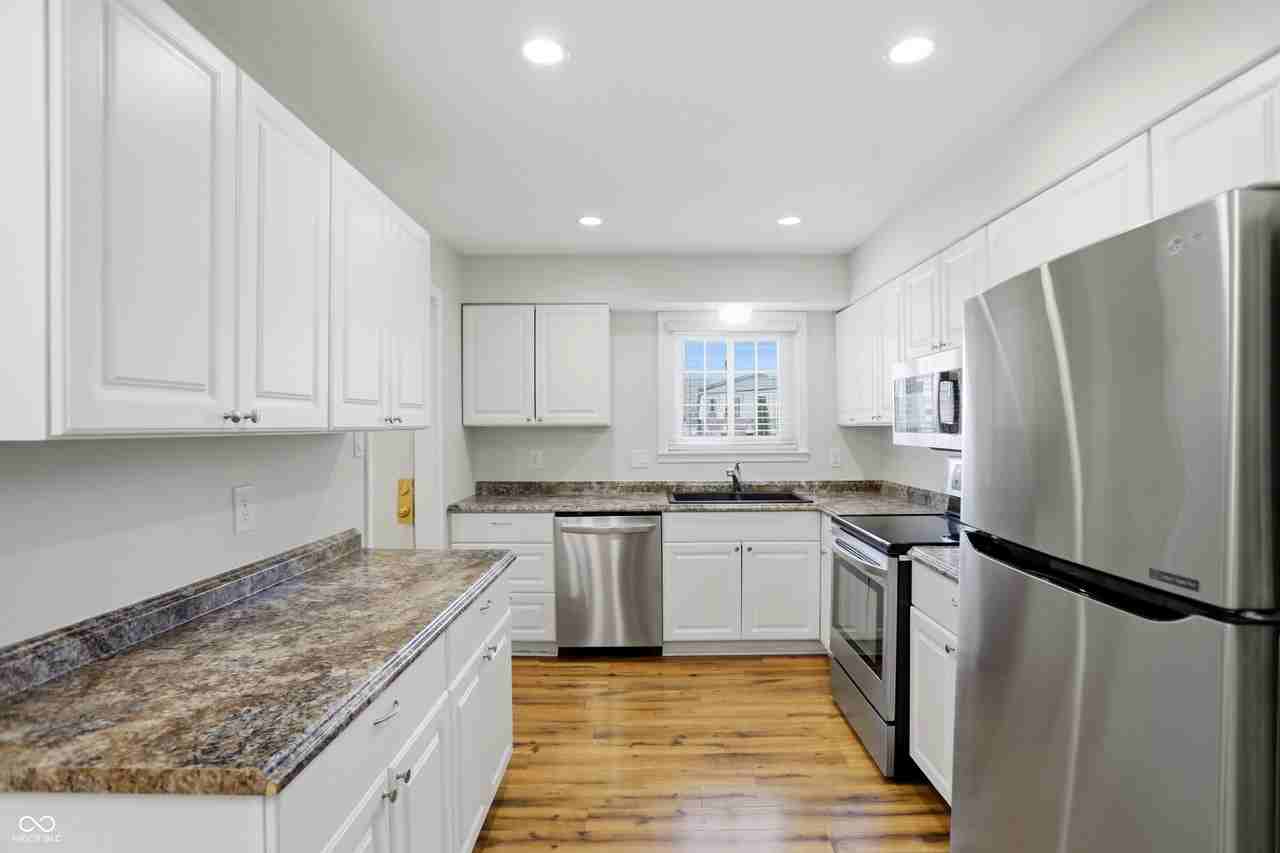 4 Druid Hill Ct - Photo 3 of 36