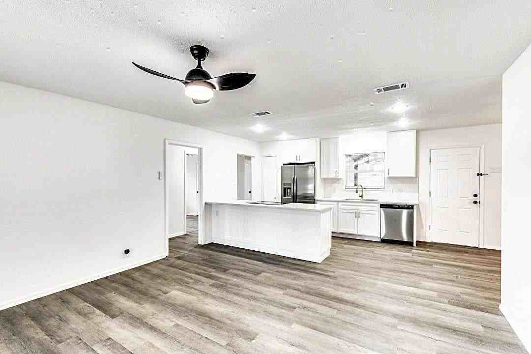 2322 San Paula Ave - Photo 3 of 12