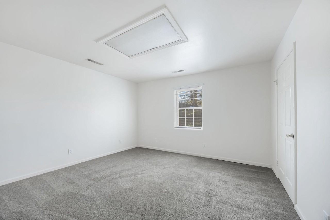 208 Telegraph Rd - Photo 4 of 17