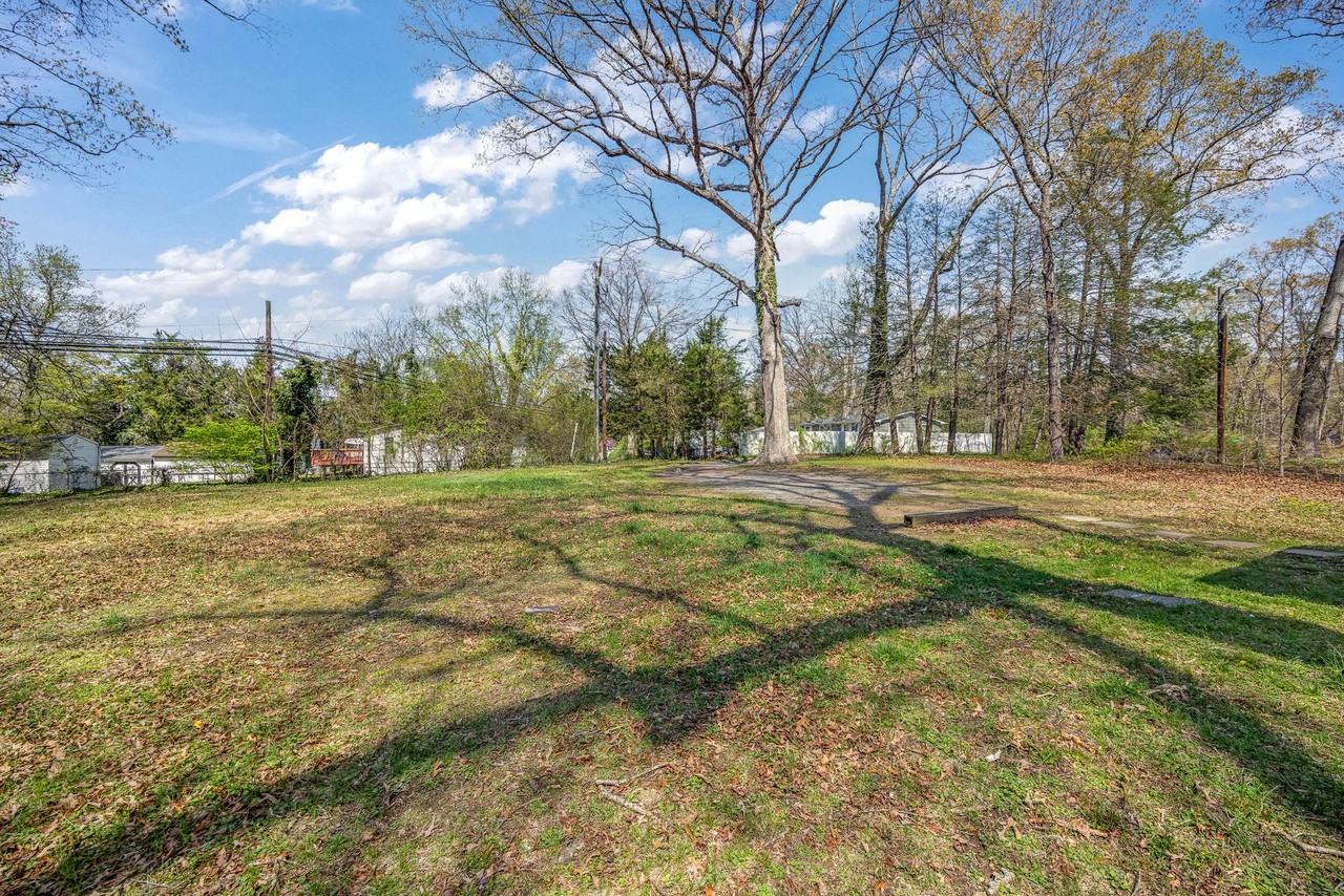 208 Telegraph Rd - Photo 6 of 17