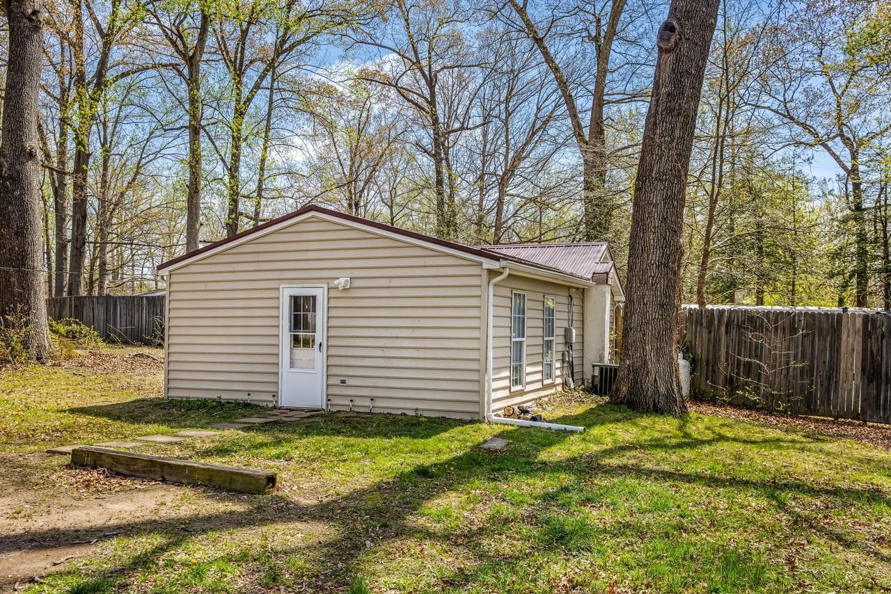 208 Telegraph Rd - Photo 7 of 17