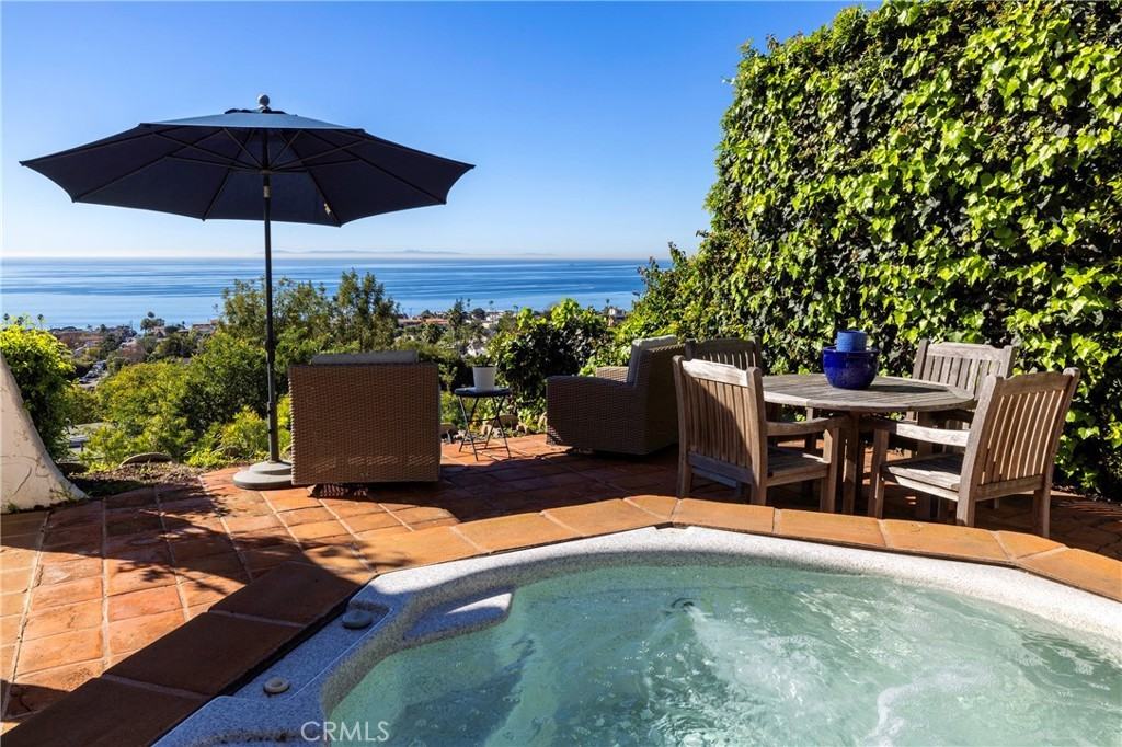 1082 Temple Hills Dr - Photo 3 of 33