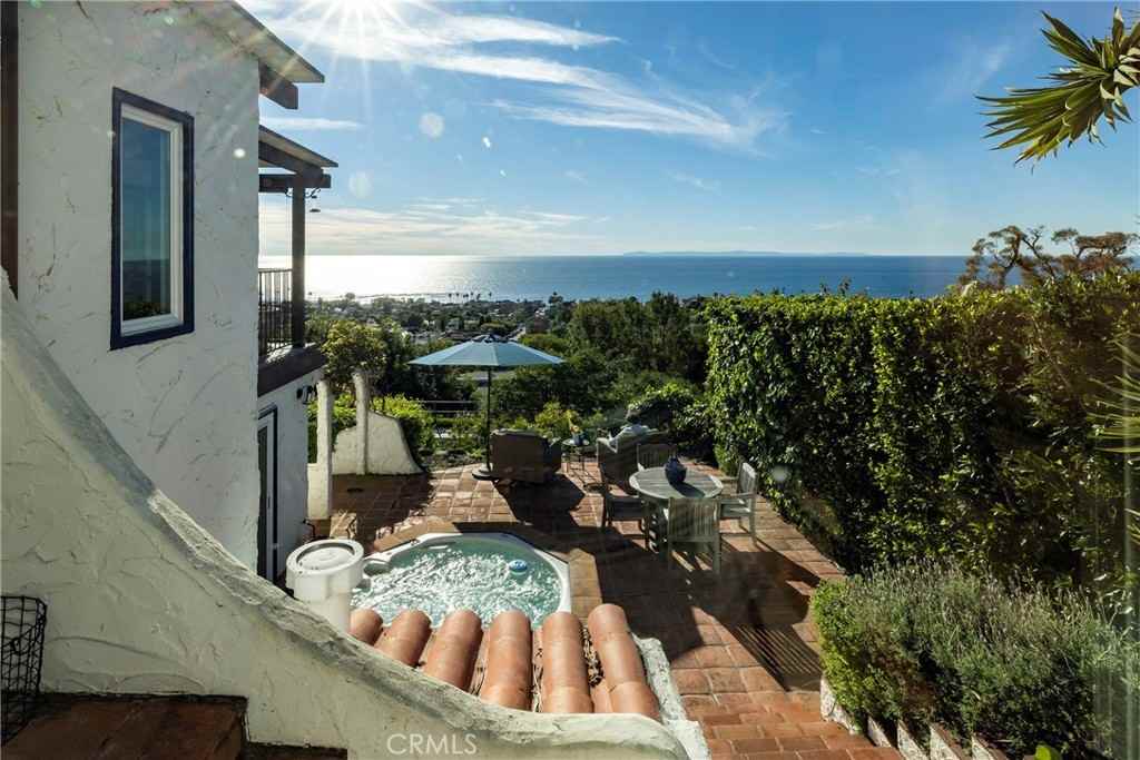 1082 Temple Hills Dr - Photo 4 of 33