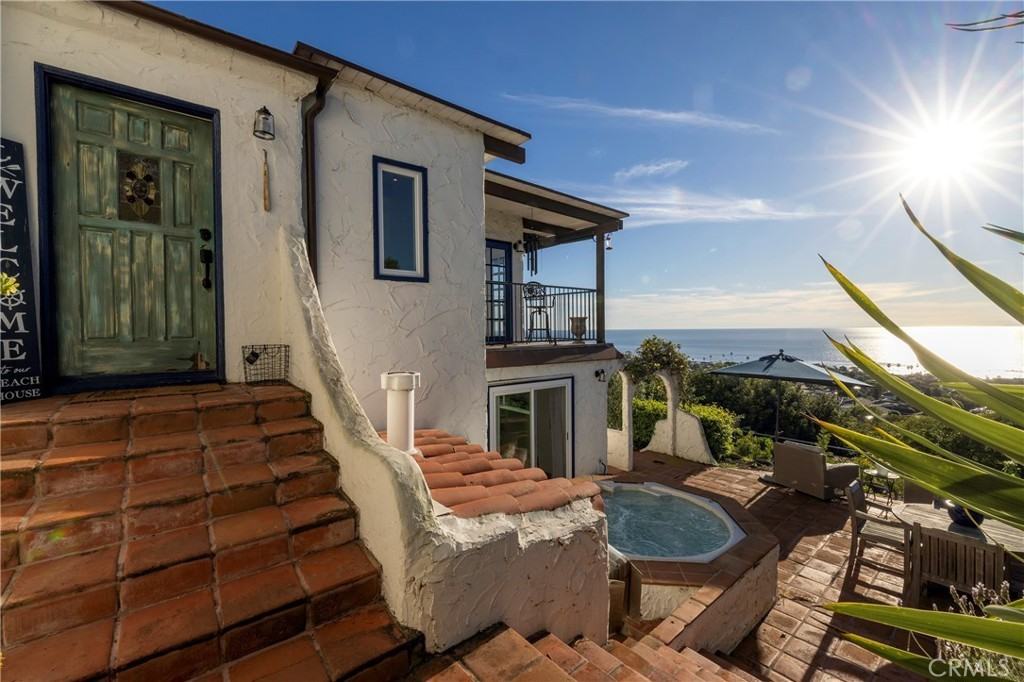 1082 Temple Hills Dr - Photo 5 of 33