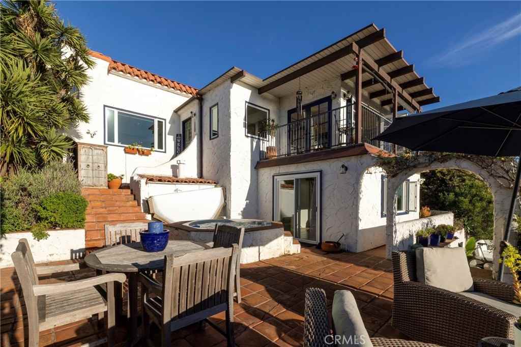 1082 Temple Hills Dr - Photo 6 of 33