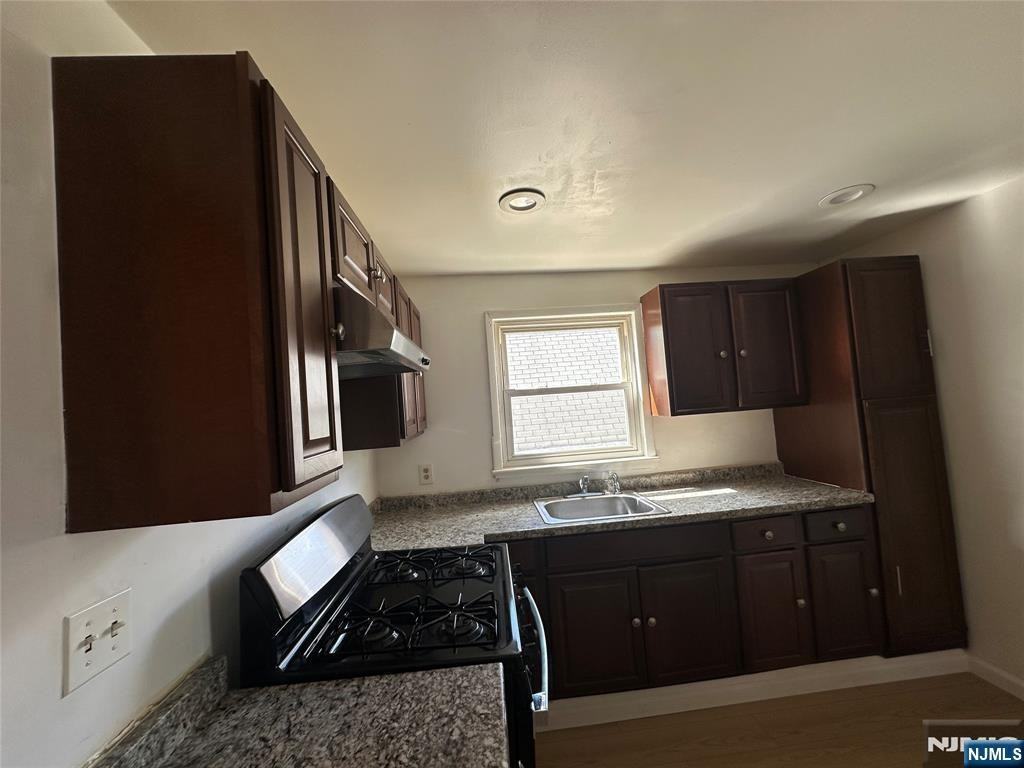 224 Bergen Ave ##3 - Photo 5 of 9
