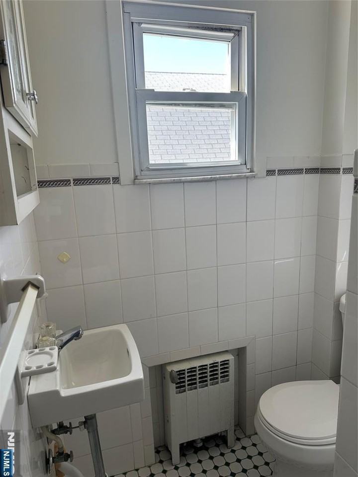 224 Bergen Ave ##3 - Photo 7 of 9