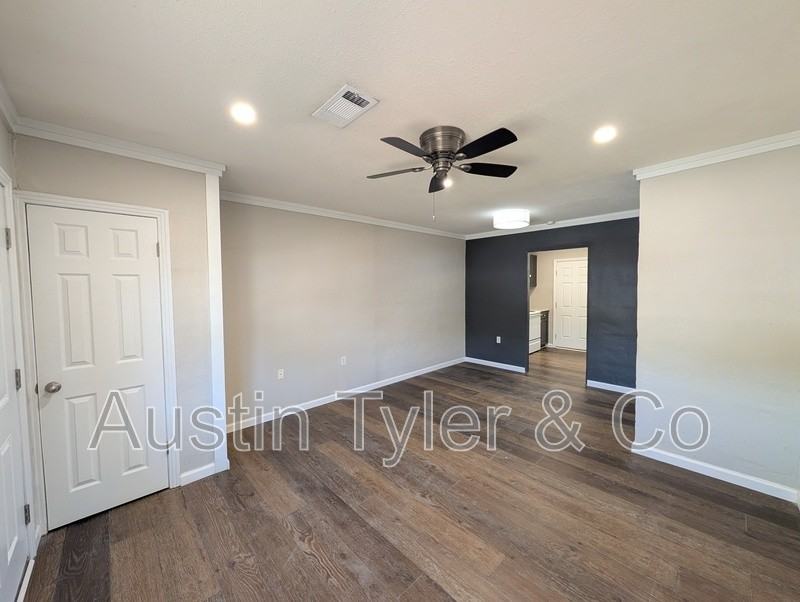 2998A Hospital Dr - Photo 2 of 9