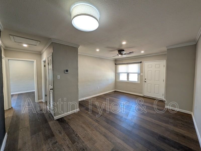 2998A Hospital Dr - Photo 3 of 9