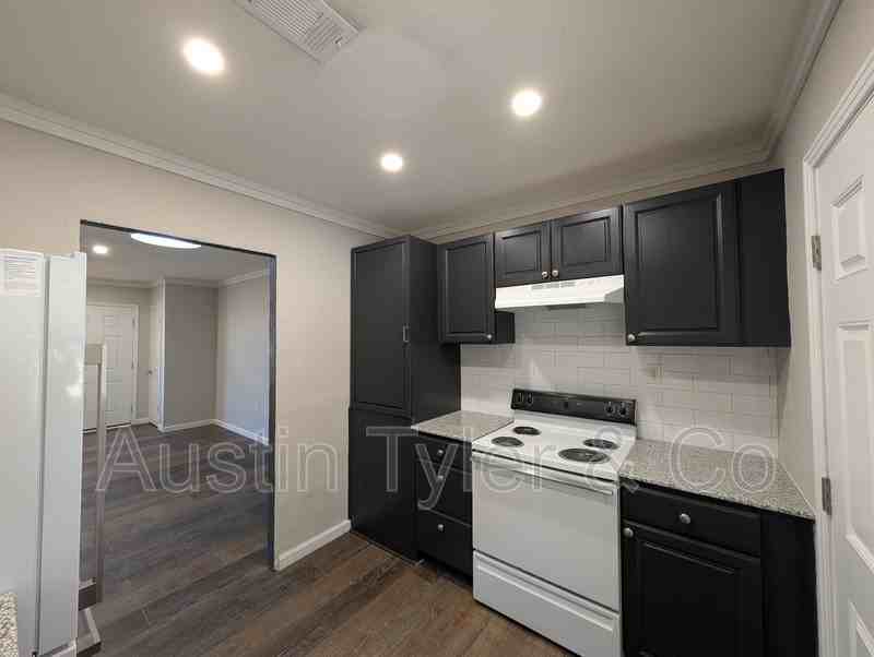 2998A Hospital Dr - Photo 5 of 9