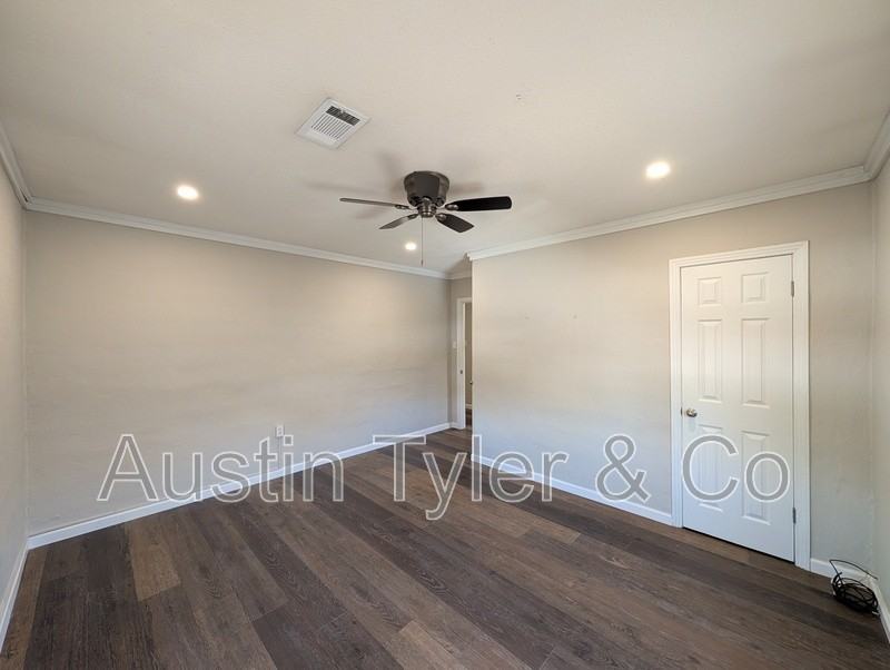 2998A Hospital Dr - Photo 6 of 9