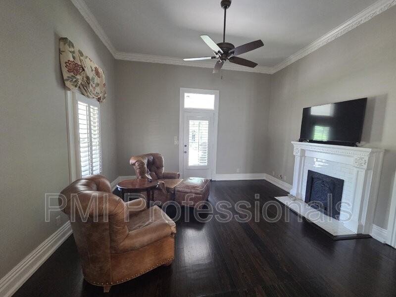 401 E Main St - Photo 4 of 27