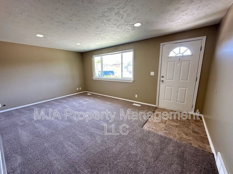 6046 Southwest - Photo 4 of 25