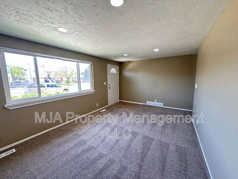 6046 Southwest - Photo 5 of 25