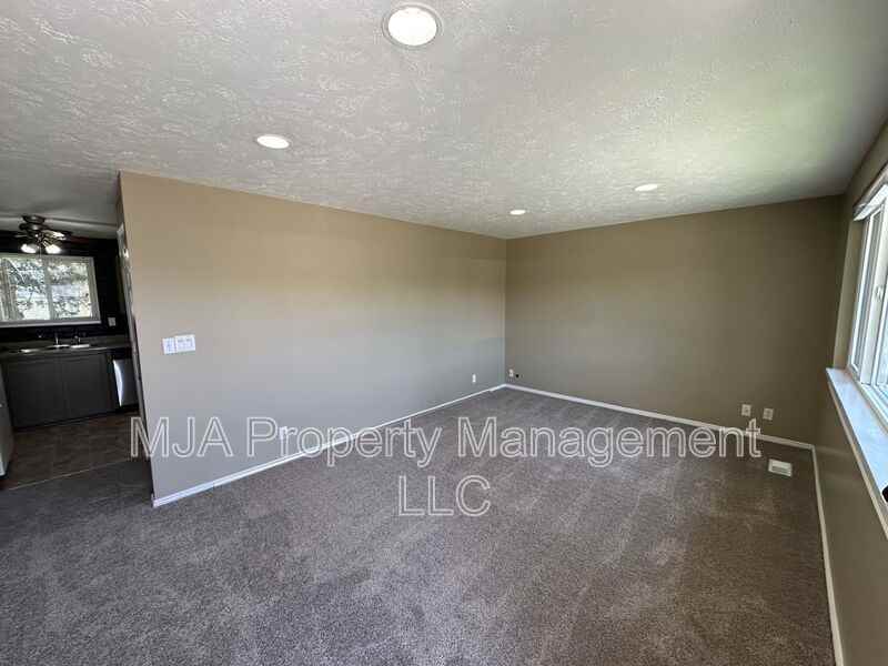6046 Southwest - Photo 6 of 25