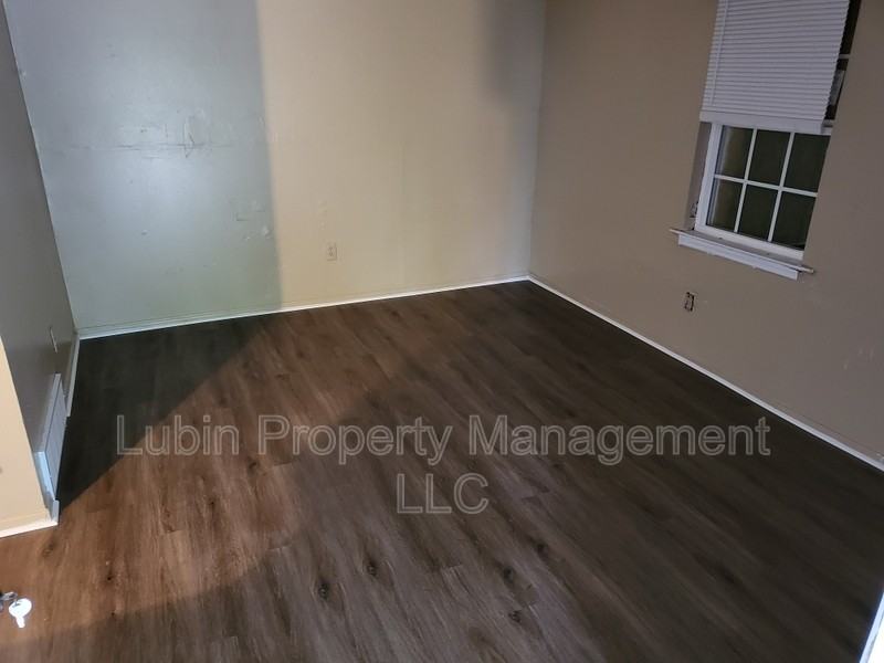 1219 Capital Ave - Photo 2 of 5