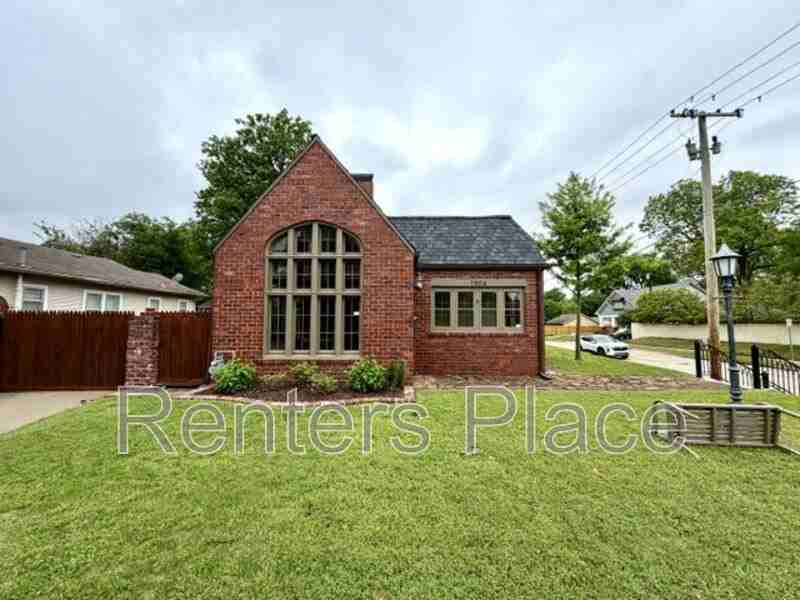 1904 S Yorktown Ave - Photo 2 of 38