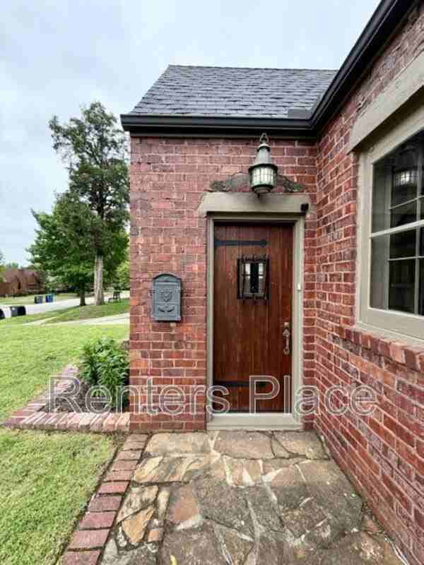 1904 S Yorktown Ave - Photo 3 of 38