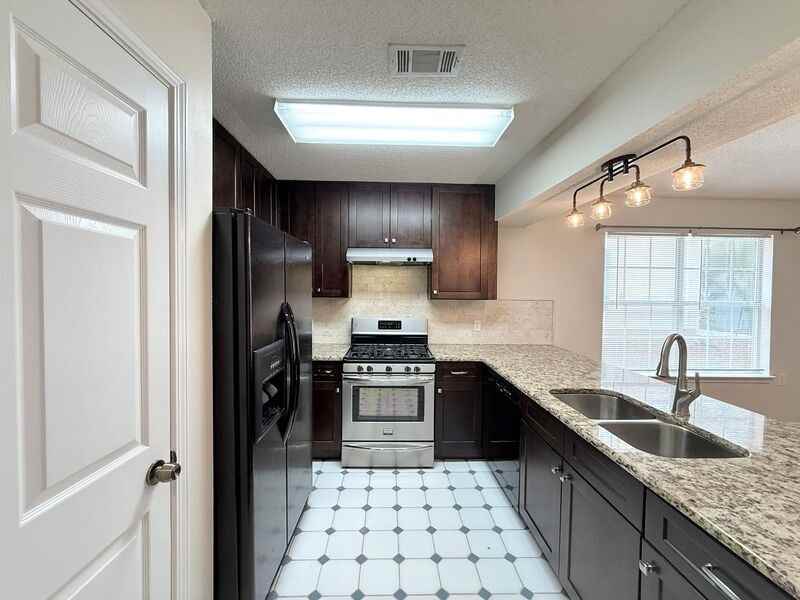 2313 Shoal Creek Dr - Photo 2 of 15