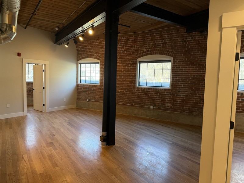 1665 Main St - Photo 2 of 9