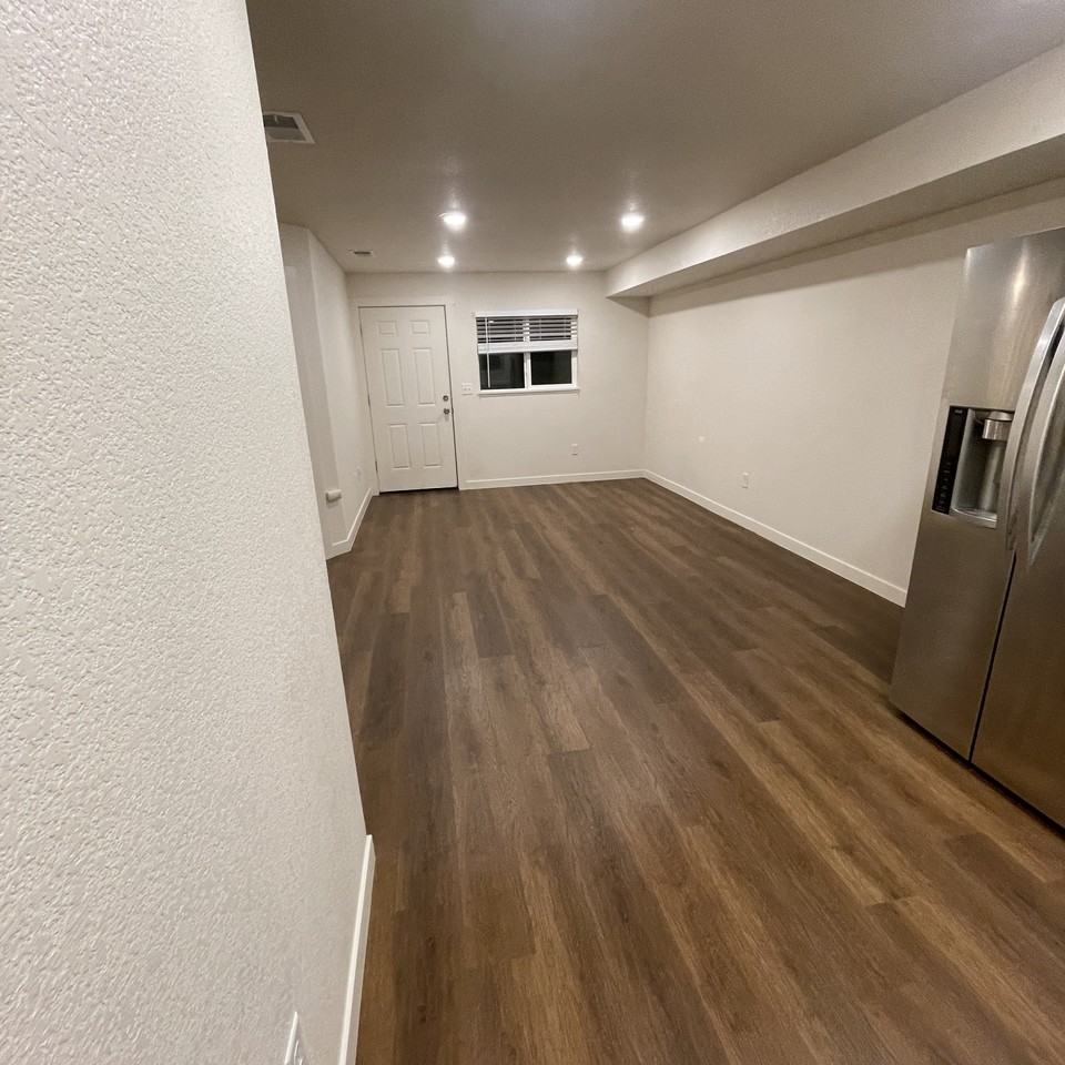 3414 W 7th St Apt 2 #4 - Photo 3 of 10