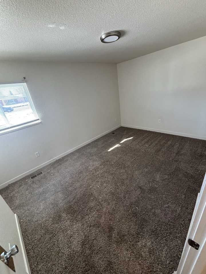3414 W 7th St Apt 2 #4 - Photo 6 of 10