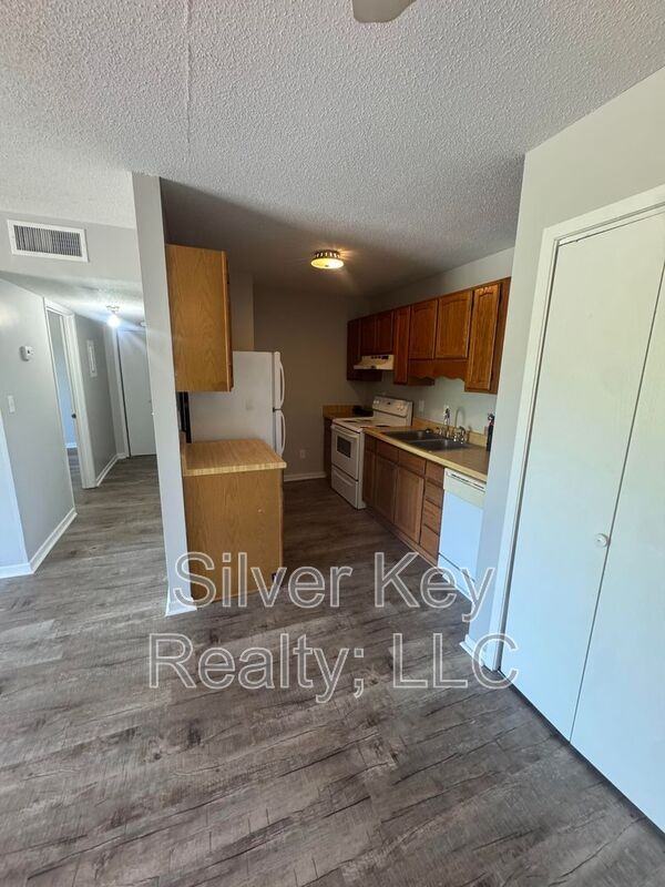 311 Sunset Dr #14 - Photo 5 of 10