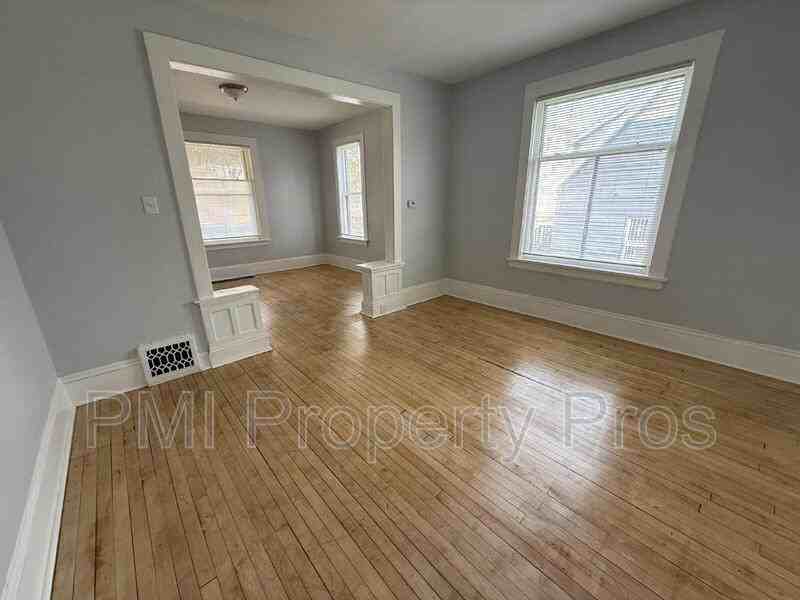 3109 W Walnut St - Photo 4 of 16