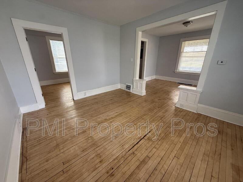 3109 W Walnut St - Photo 5 of 16