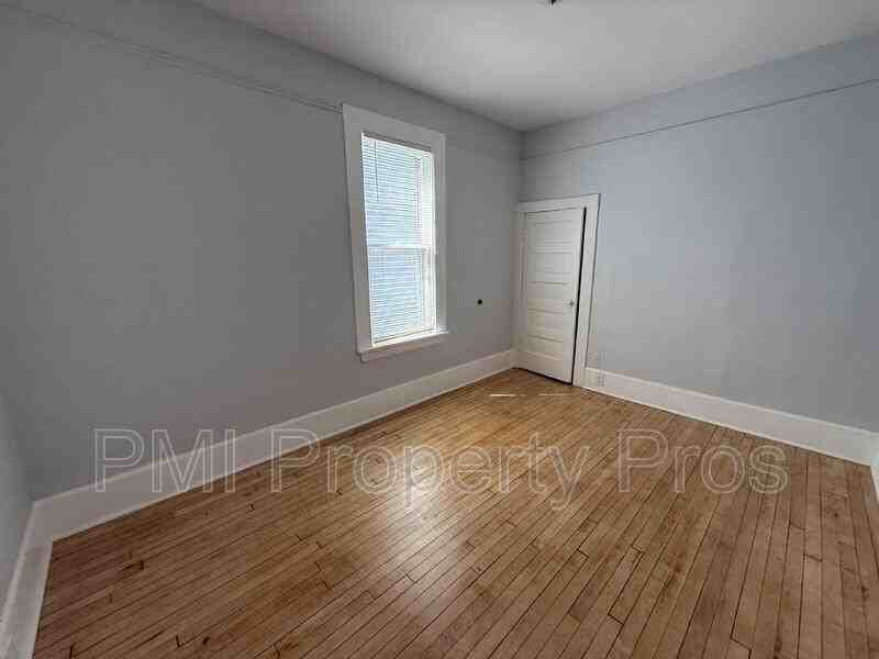 3109 W Walnut St - Photo 6 of 16