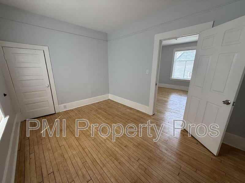 3109 W Walnut St - Photo 7 of 16