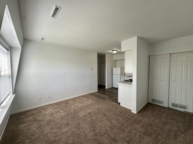 1440 Meadowview Dr #10 - Photo 2 of 10