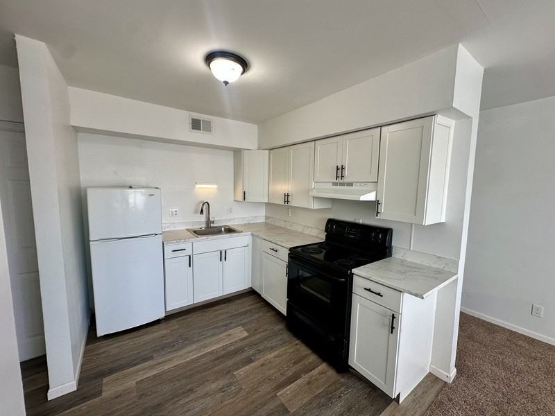 1440 Meadowview Dr #10 - Photo 4 of 10