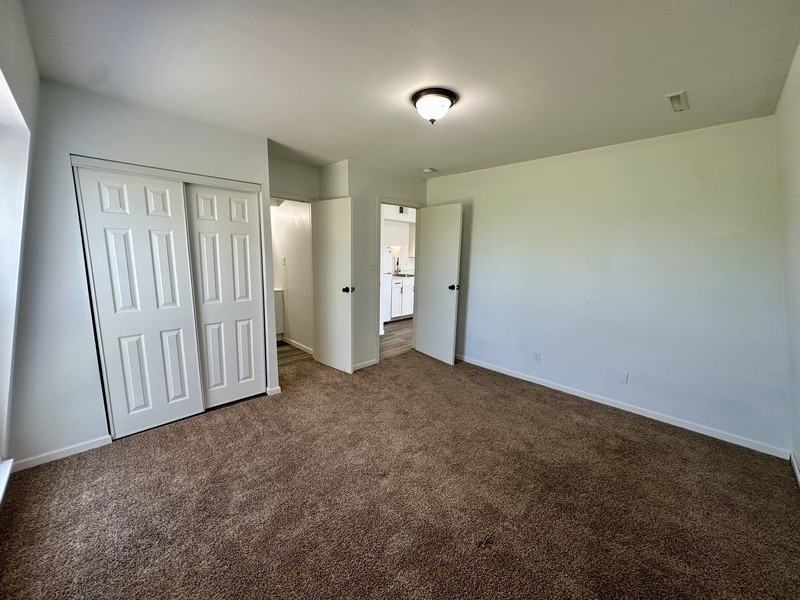 1440 Meadowview Dr #10 - Photo 6 of 10