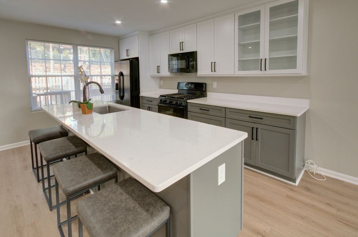 2813 31st Ave - Photo 3 of 3