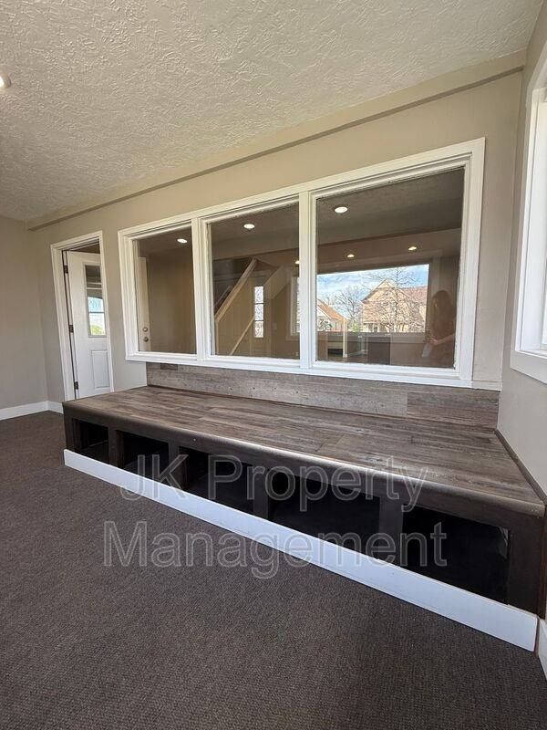 1120 1st Ave S - Photo 3 of 50