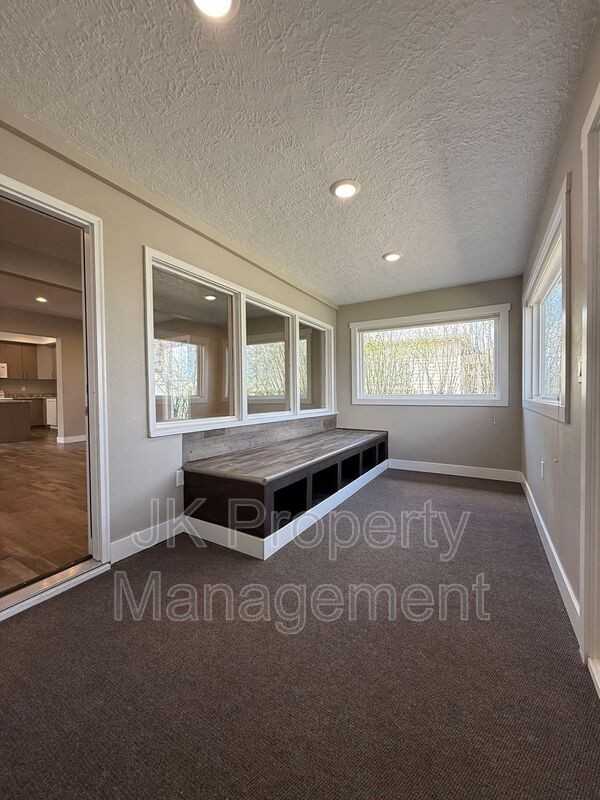 1120 1st Ave S - Photo 5 of 50