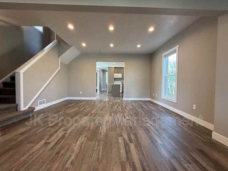 1120 1st Ave S - Photo 6 of 50