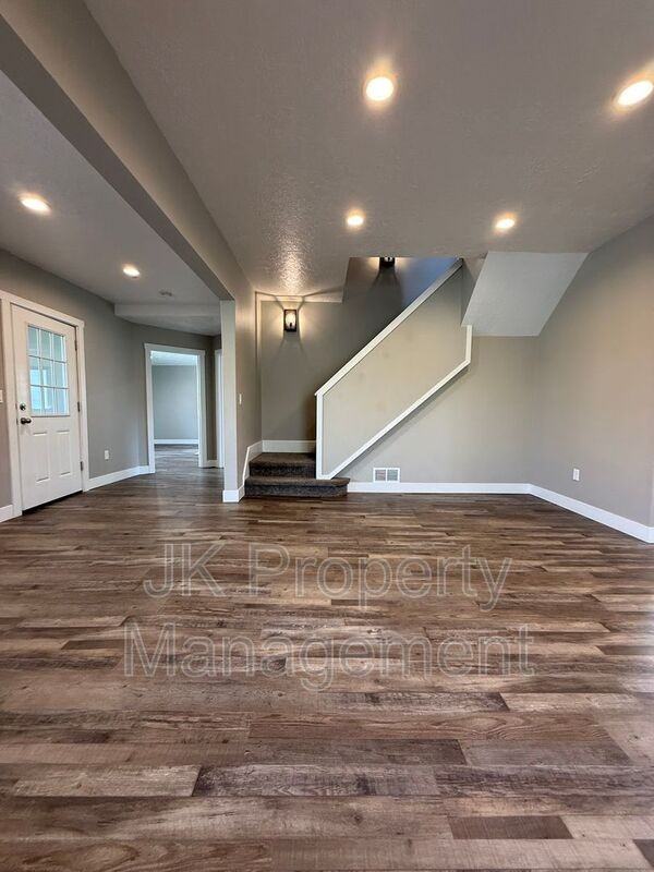 1120 1st Ave S - Photo 7 of 50